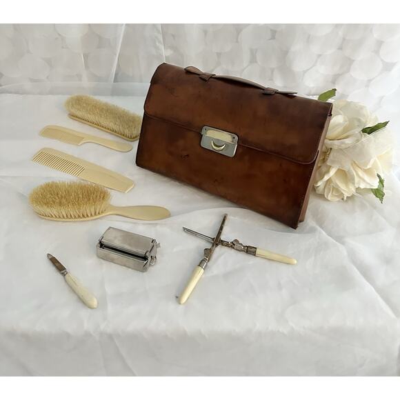 Antique 40’s Mens Toiletry Travel bag Leather Pouch Grooming Kit Collectible